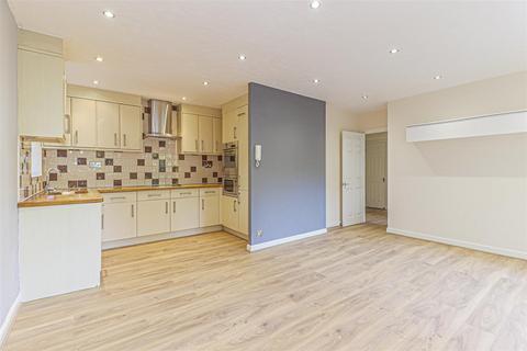 2 bedroom apartment to rent, Deer Close, Hertford