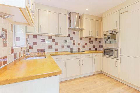 2 bedroom apartment to rent, Deer Close, Hertford