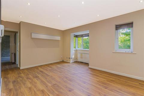 2 bedroom apartment to rent, Deer Close, Hertford