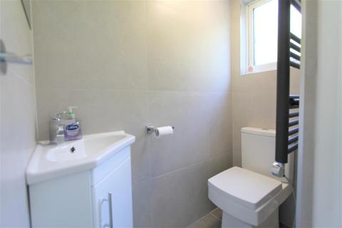 20 Ash Tree Road, Oadby, Leicester, LE2 5YA