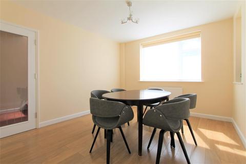 20 Ash Tree Road, Oadby, Leicester, LE2 5YA