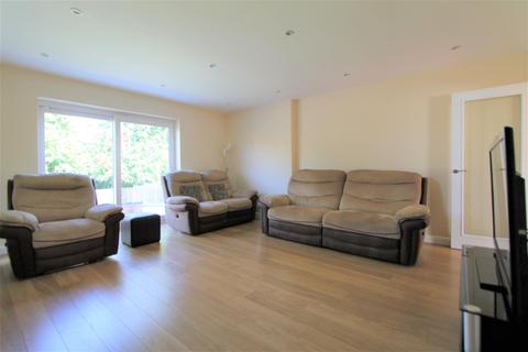 20 Ash Tree Road, Oadby, Leicester, LE2 5YA