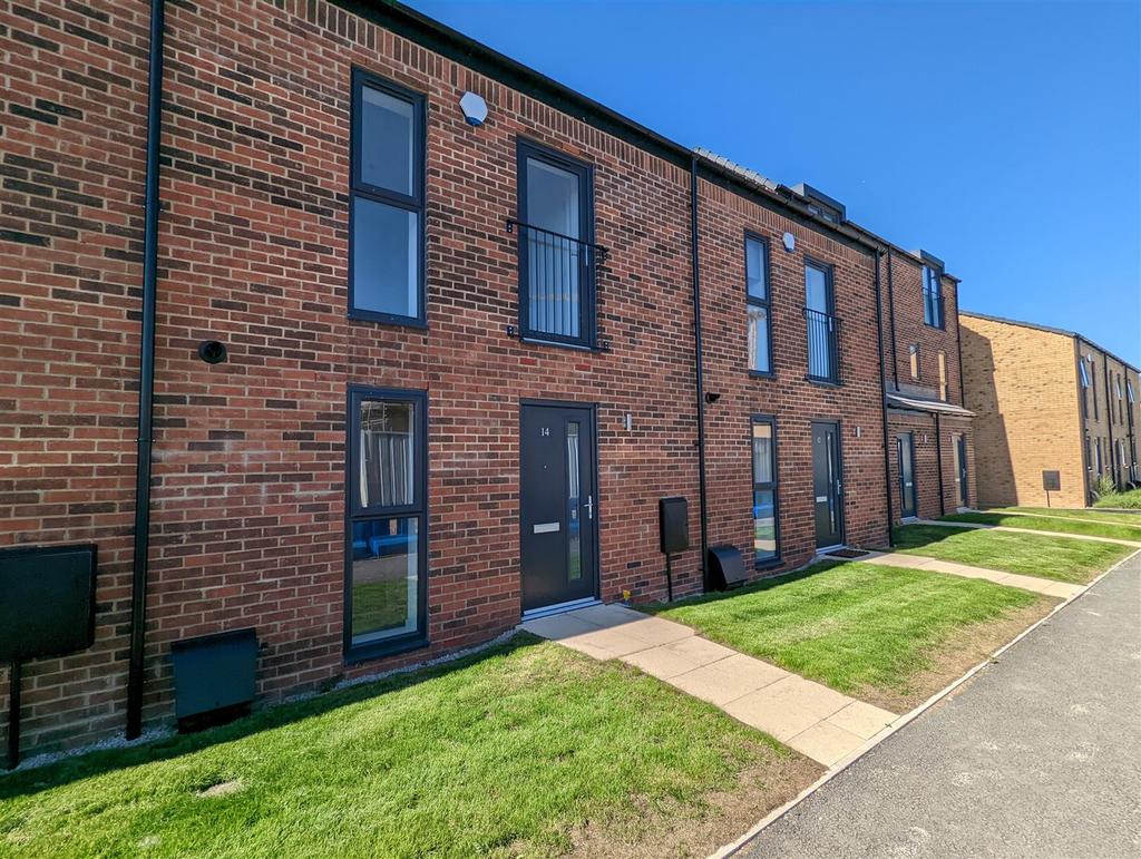 Ribot Walk, Castle Irwell, Salford 3 bed terraced house £1,350 pcm (£