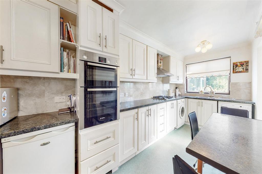 210 Carlton Avenue West - Dy1b Fwdmt Mvquy Lpu1 GK.jpg