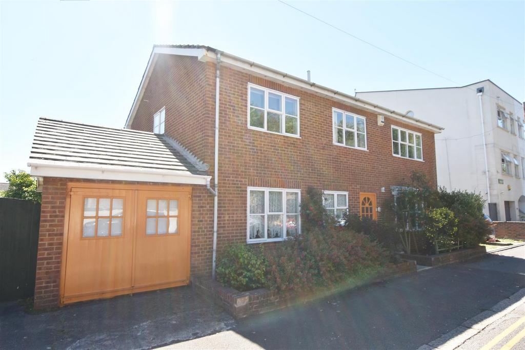 St. Margarets Road, St. LeonardsOnSea 4 bed detached house £700,000