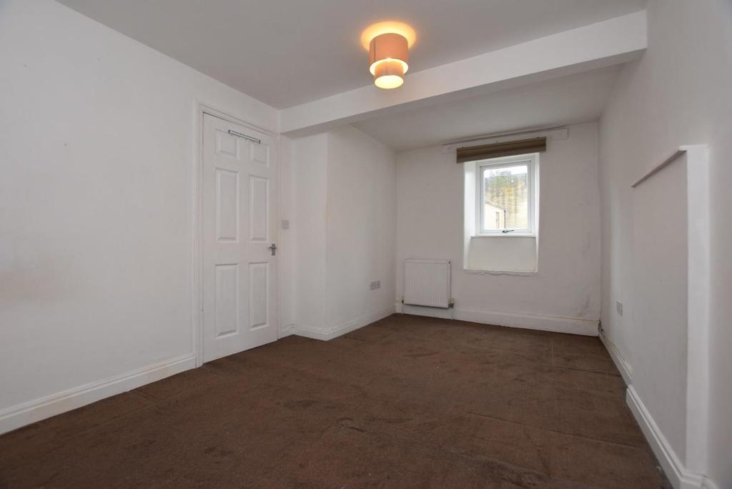 Spring Lane, Colne 2 bed terraced house £550 pcm (£127 pw)