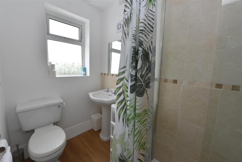 Shower room 2