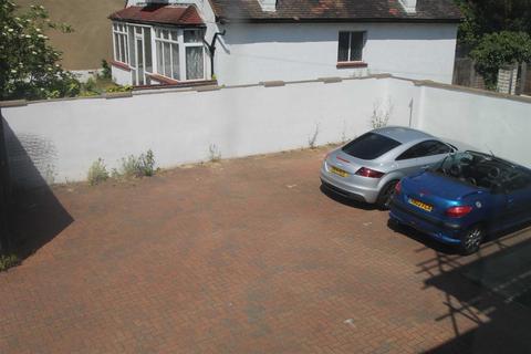 2 bedroom apartment to rent - 151 Glendale Gardens, Leigh On Sea