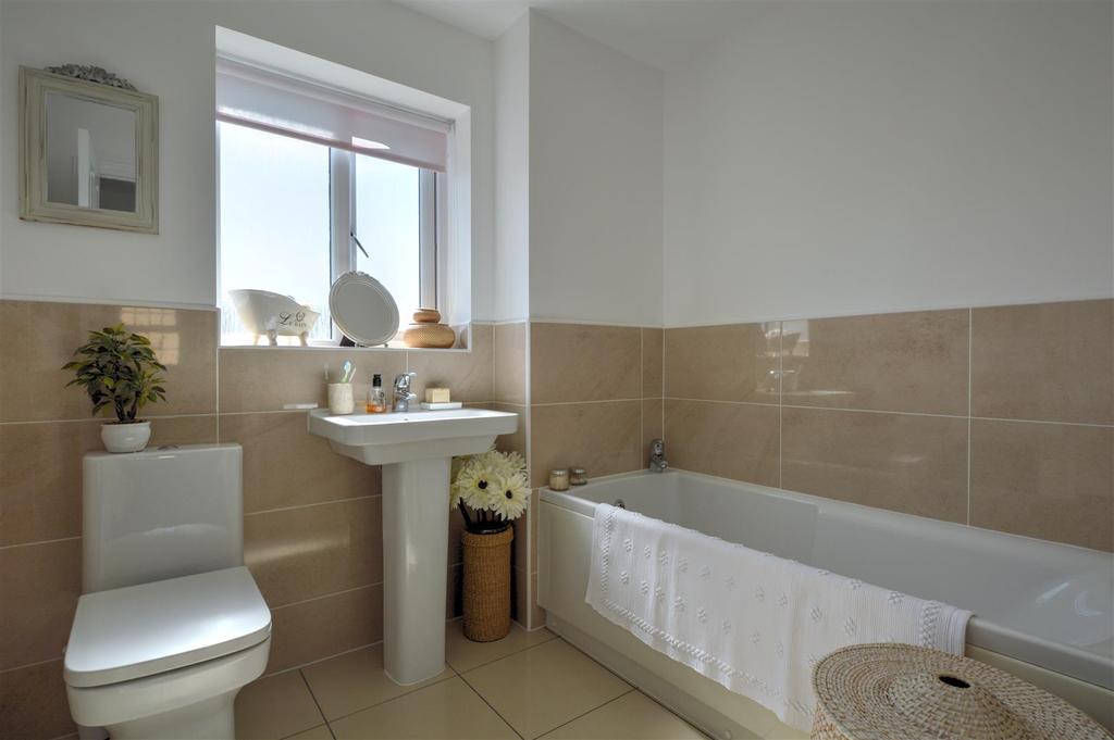 Family bathroom/wc