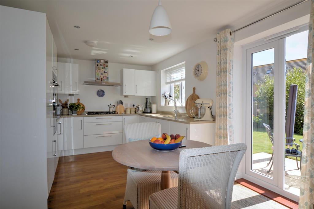 Breakfasting kitchen