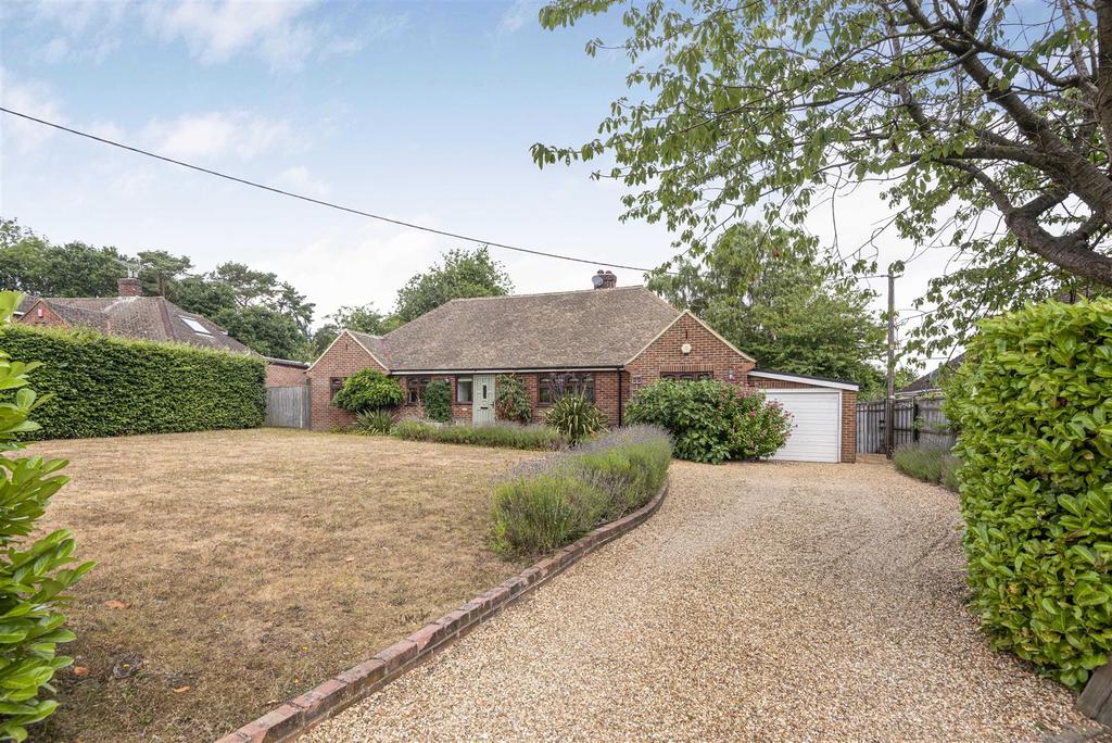 Emery Acres, Upper Basildon, Reading 4 bed detached bungalow for sale