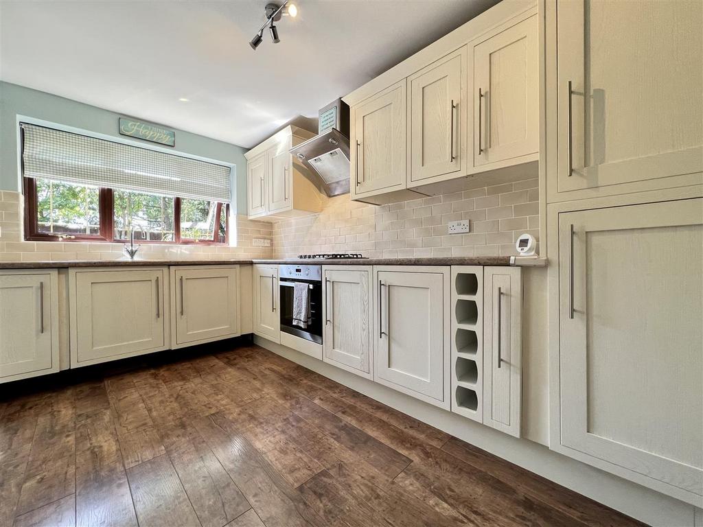 Hollin Close, Rossington, Doncaster 4 bed detached house £1,300 pcm