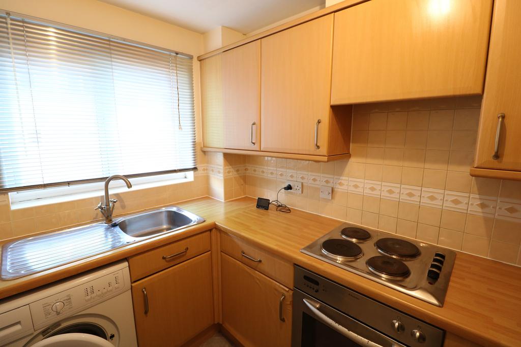 Worthing Close, Grays 1 bed flat £185,000