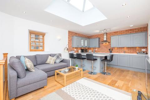 1 bedroom house to rent, Albany Street Lane, Edinburgh, EH1