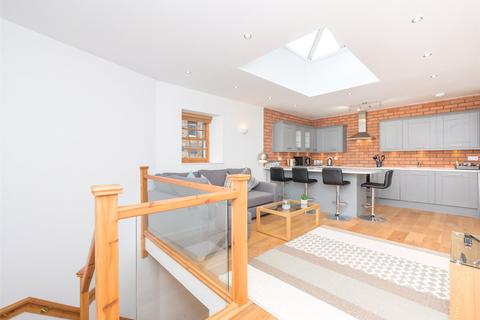 1 bedroom house to rent, Albany Street Lane, Edinburgh, EH1