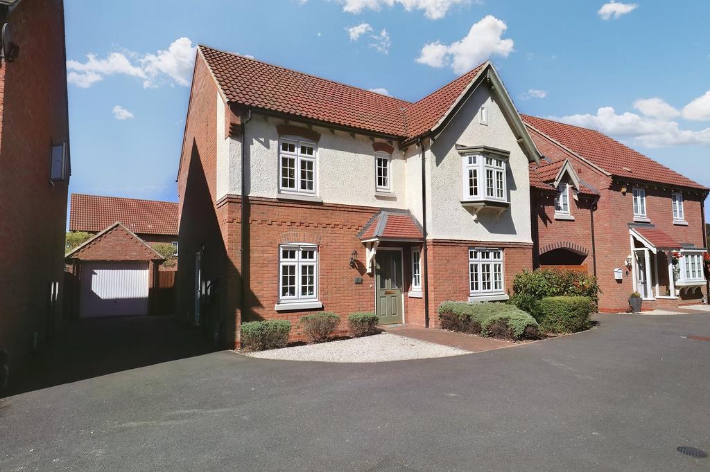 Meulan Lane, Weddington, Nuneaton. CV10 0EB 4 bed detached house £420,000