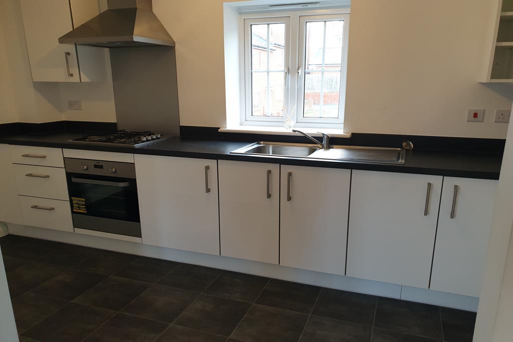 Jellicoe Road, Yeovil, Somerset, BA21 2 bed flat £800 pcm (£185 pw)