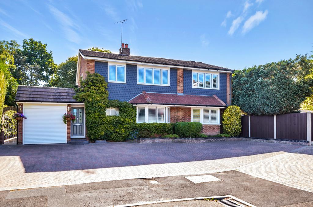 Herrick Close, Frimley, Camberley, GU16 5 bed detached house for sale £975,000