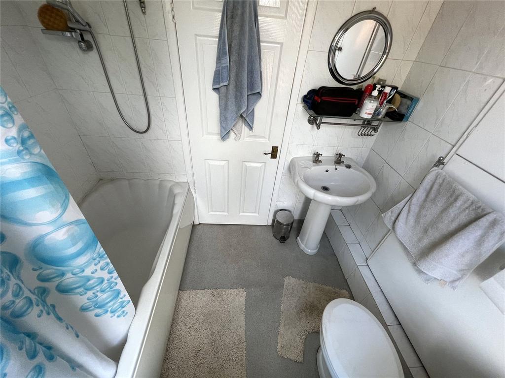 Flat 2 - Bathroom