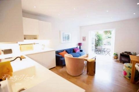 2 bedroom apartment to rent, Hewison Street, London