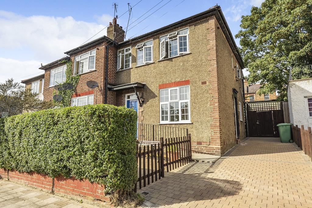 Ashbourne Avenue, Harrow on the... 2 bed £395,000