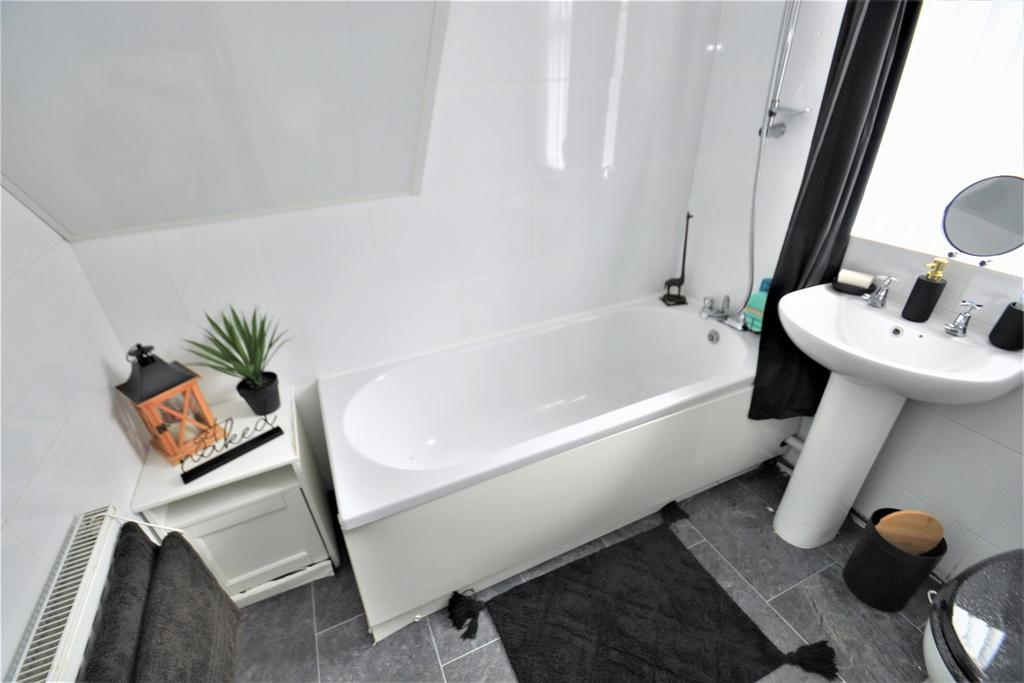 Ground Floor Bathroo