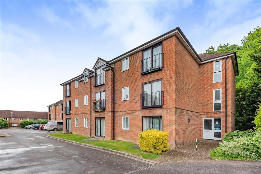Woodlands Way, Andover 2 bed apartment £160,000