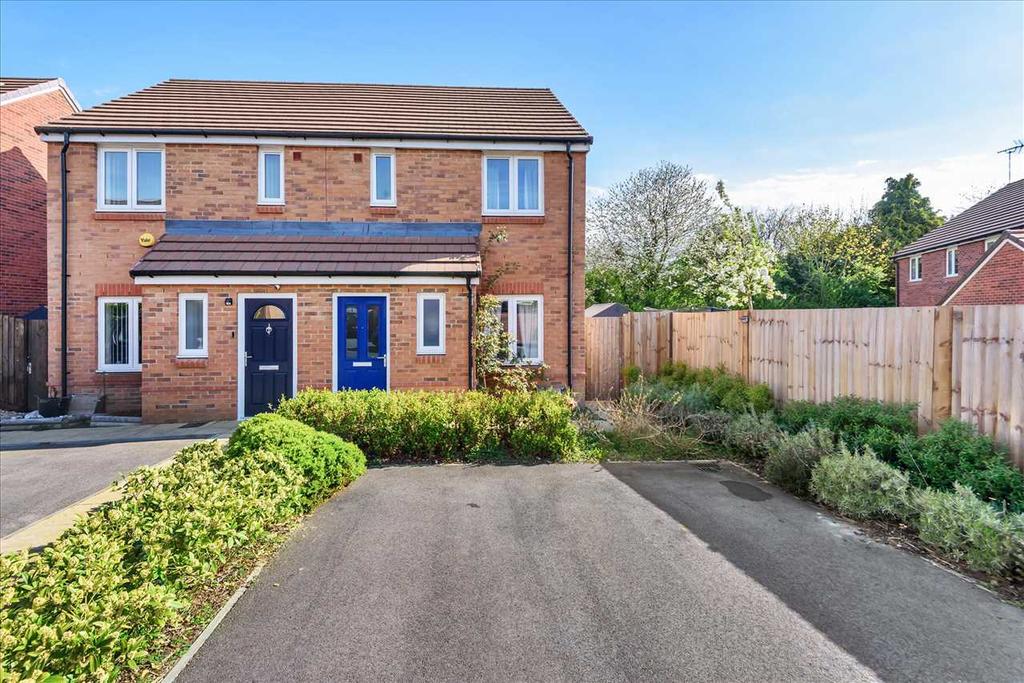 Silks Way, Andover 2 bed semidetached house £270,000