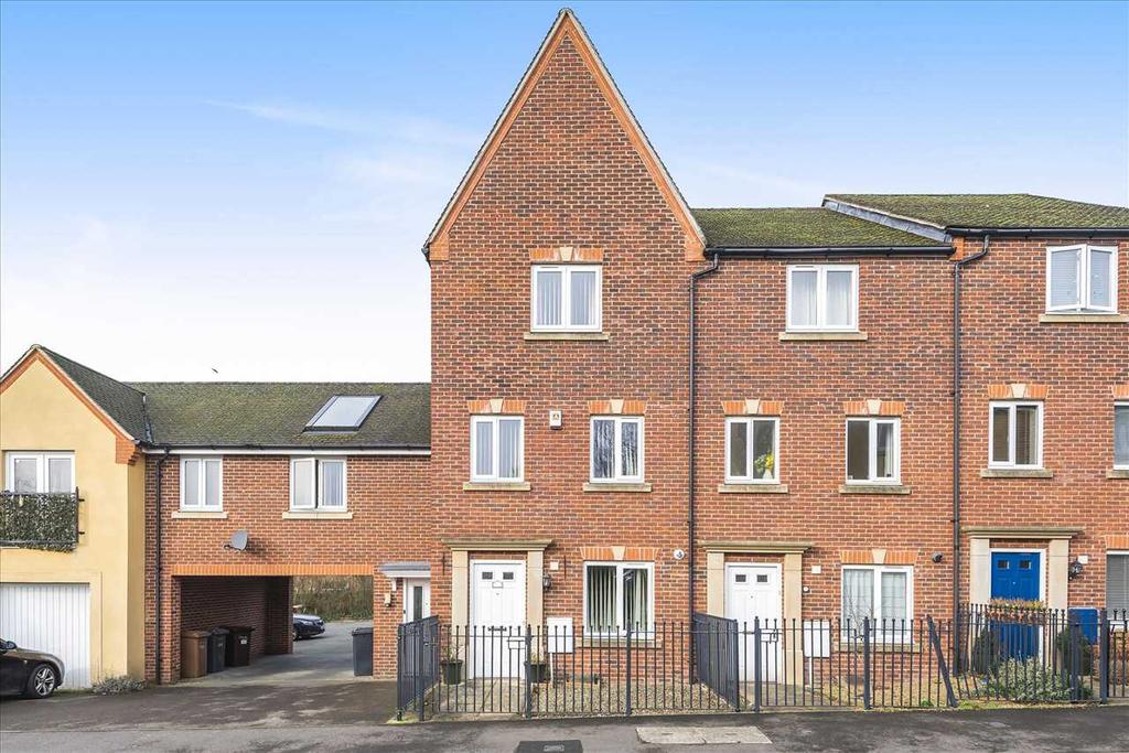 Barley Road, Andover 4 bed end of terrace house £335,000