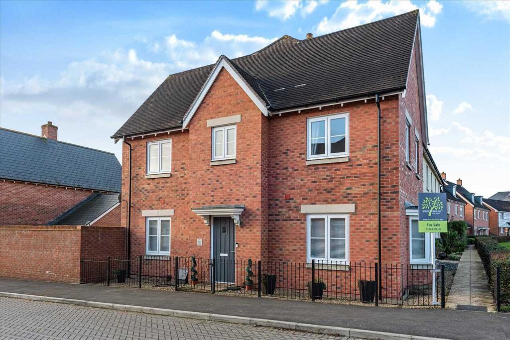Blinker Way, Andover 3 bed semidetached house £350,000