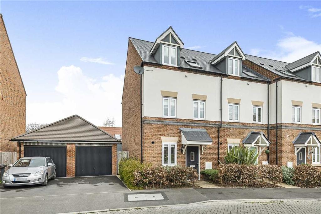 Locksbridge Road, Picket Piece, Andover 3 bed end of terrace house for