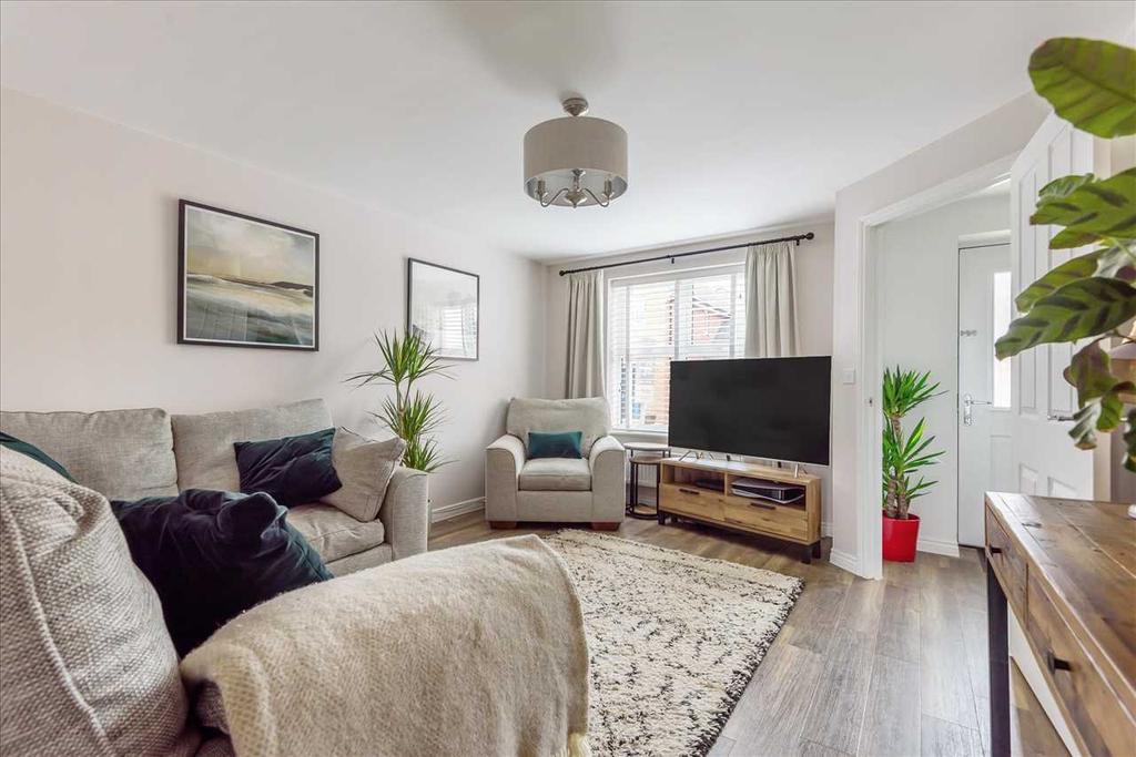 Alder Road, Andover 3 bed detached house £375,000