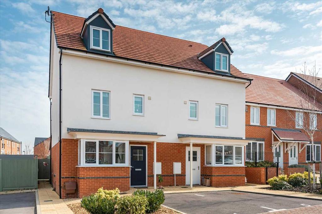 Errington Road, Locksbridge Park, Andover 4 bed semidetached house for