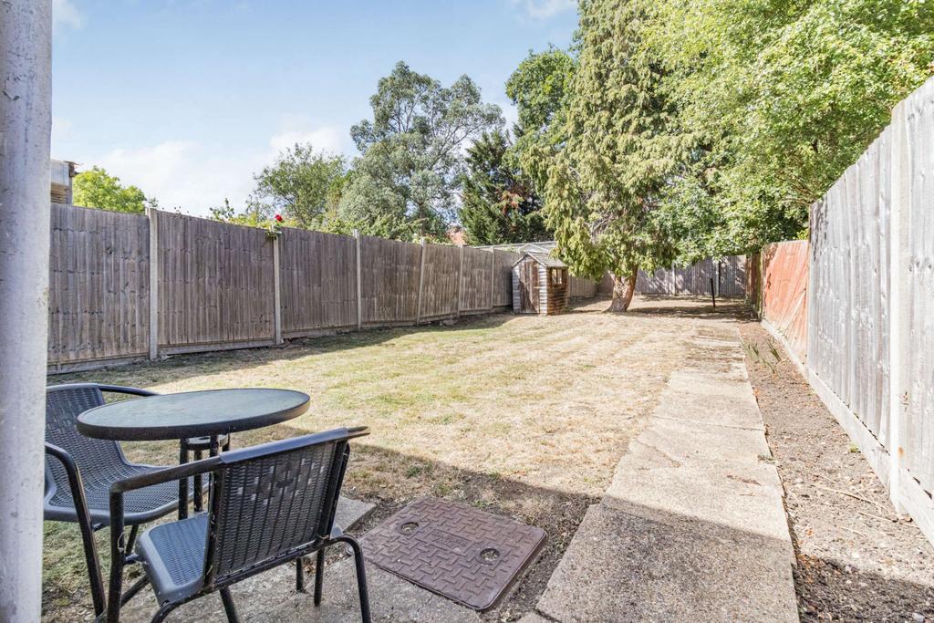 Greenway, Pinner, HA5 3 bed semidetached house £525,000