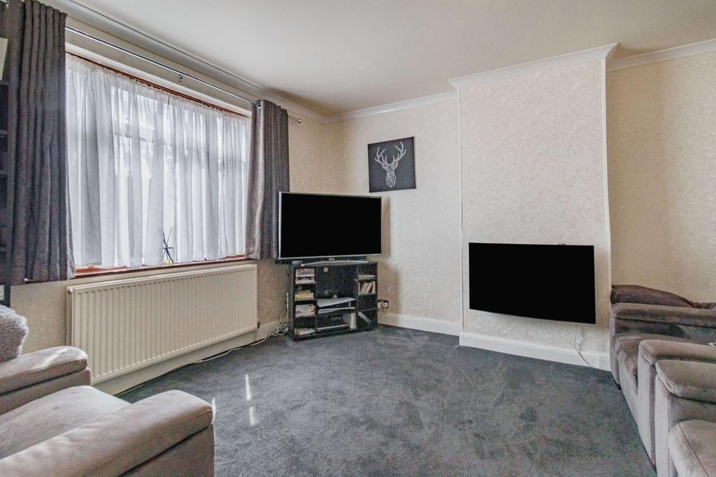 Greenway, Pinner, HA5 3 bed semidetached house £525,000