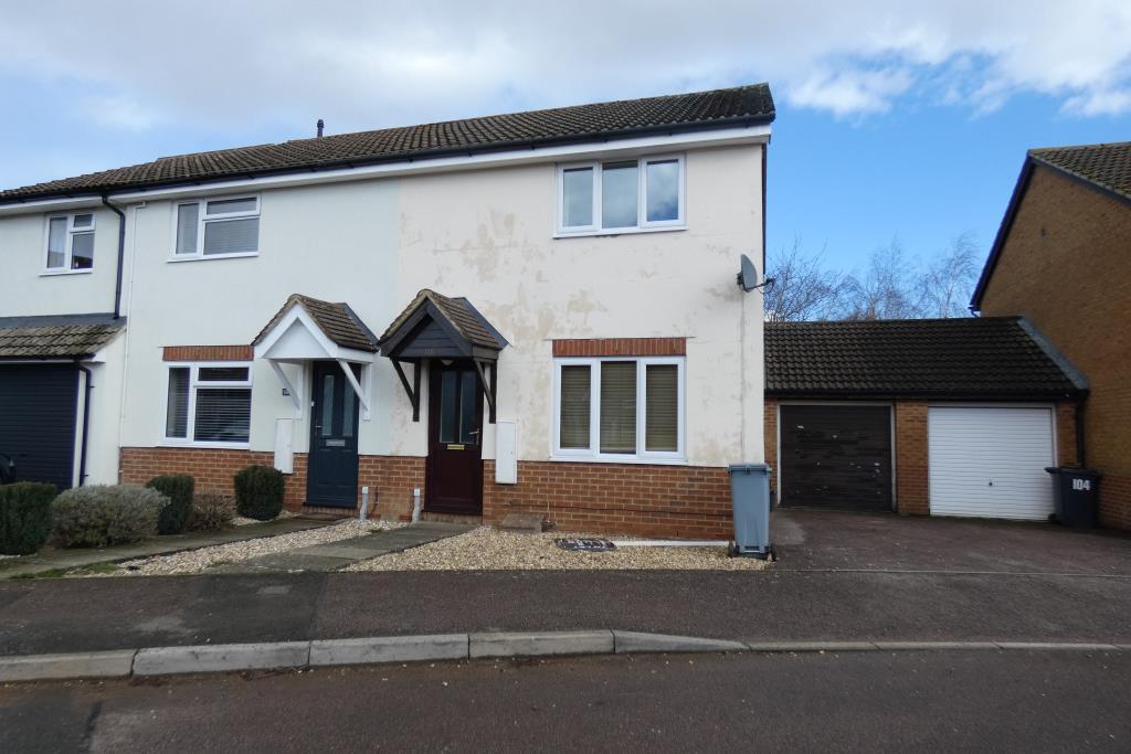 Glenmore Road, Carterton, Oxon, OX18 1TY 3 bed semidetached house £