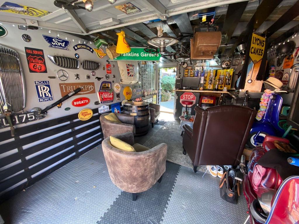 Garage