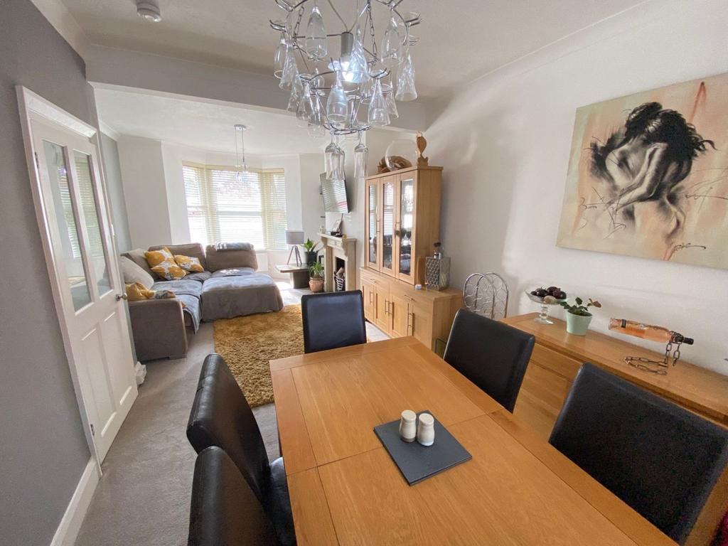 Lounge/dining room