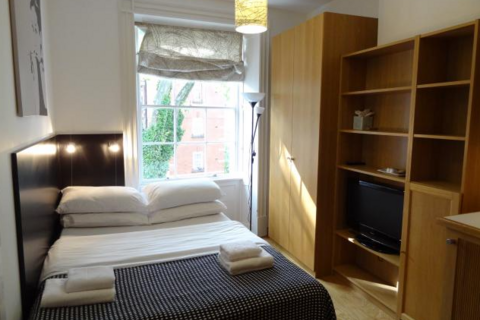 Studio to rent, Cartwright Gardens, Bloomsbury, London, WC1H