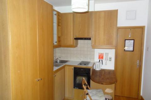 Studio to rent, Cartwright Gardens, Bloomsbury, London, WC1H