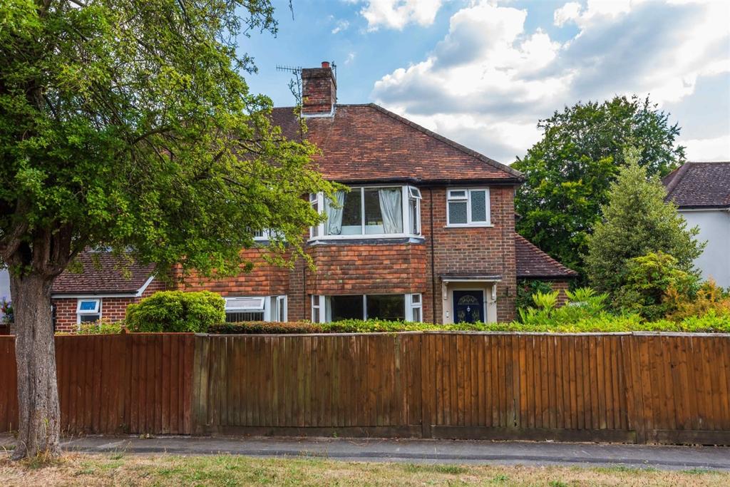 Sunvale Avenue, Haslemere, GU27 3 bed semidetached house for sale £