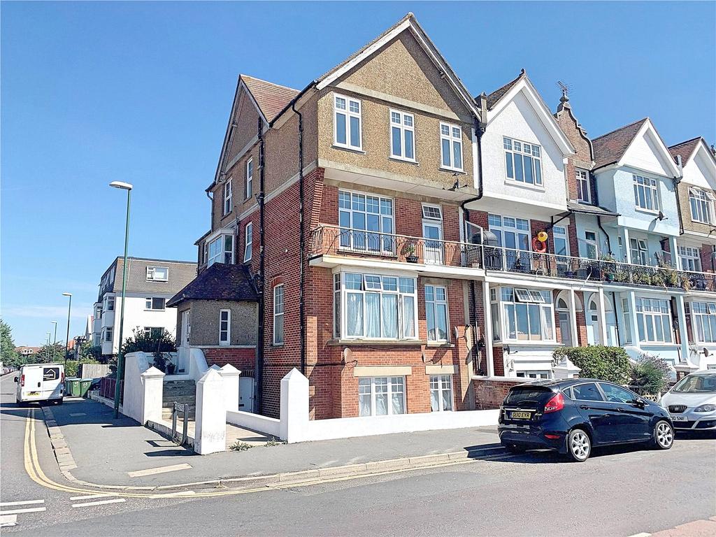 South Terrace, Littlehampton, West Sussex, BN17 1 bed apartment for