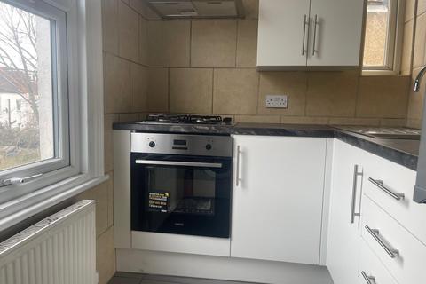 3 bedroom flat to rent, Herga Road, Harrow HA3