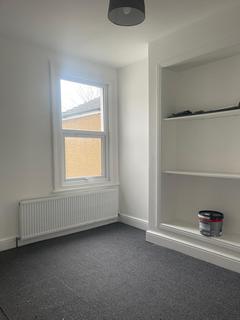 3 bedroom flat to rent, Herga Road, Harrow HA3