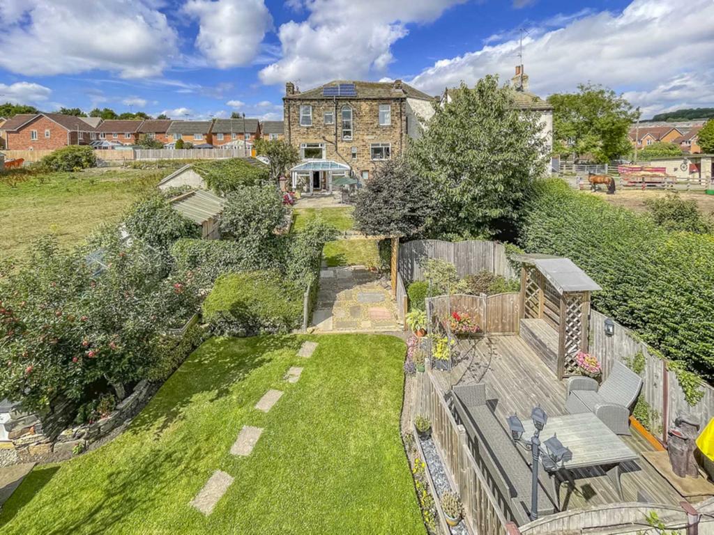 Upper Batley Low Lane, Batley 4 bed end of terrace house £350,000