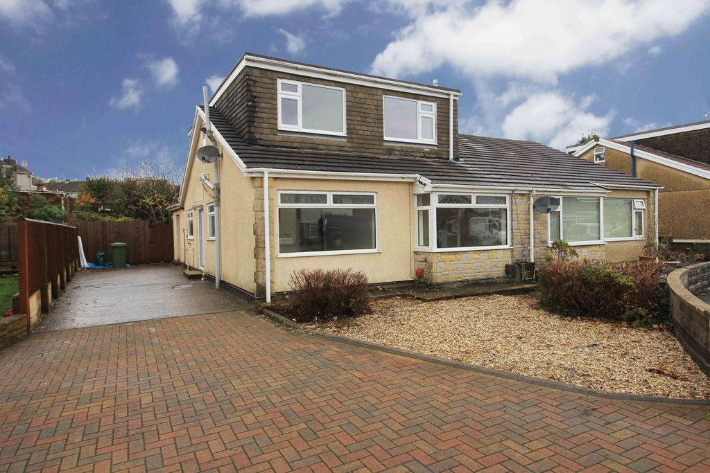York Drive, Crown Hill CF38 2NR 4 bed bungalow £995 pcm (£230 pw)