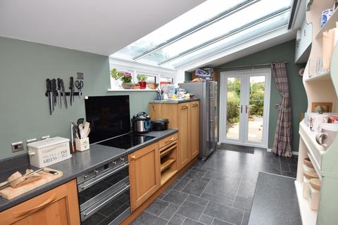 Deems Rollestone Road, Shrewton, Salisbury, SP3 4HG