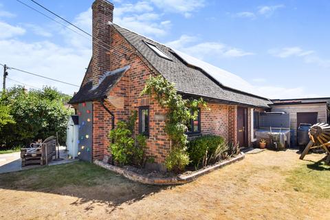 Deems Rollestone Road, Shrewton, Salisbury, SP3 4HG
