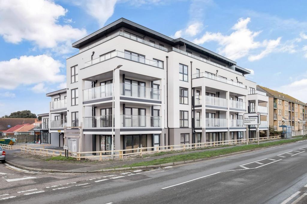Queens Road, Littlestone, New Romney, TN28 2 bed apartment £240,000