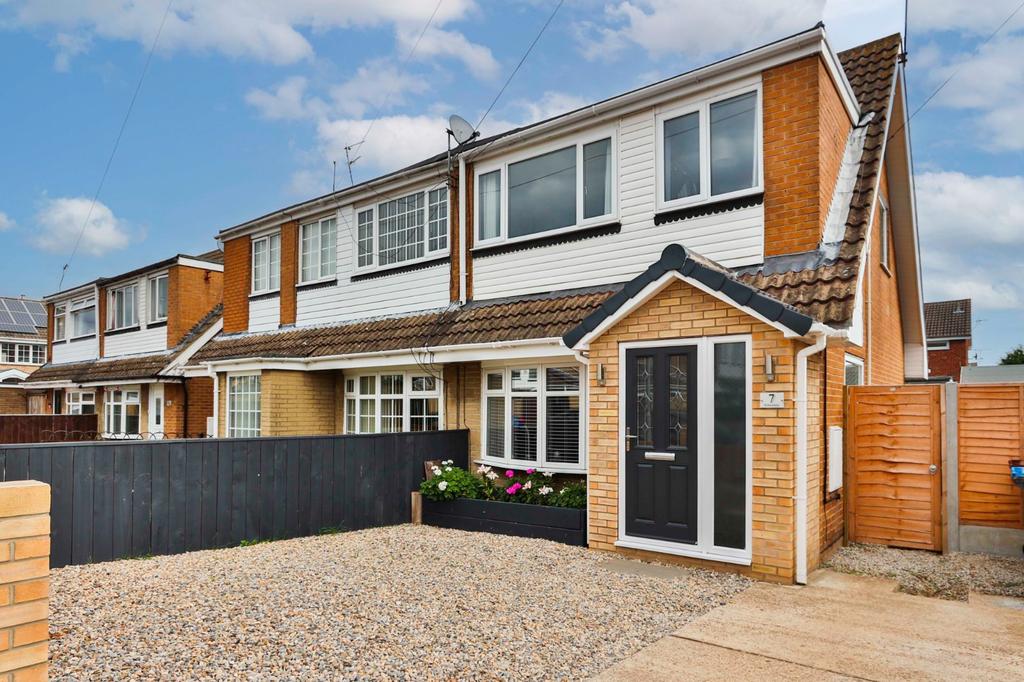 Willowdale, Hull, HU7 3 bed semidetached house £160,000